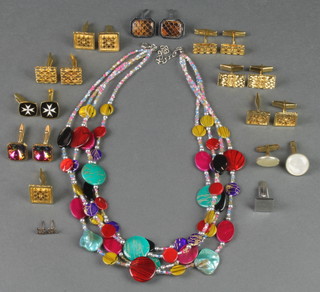 Minor costume jewellery including cufflinks 