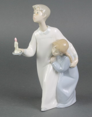 A Lladro figure of 2 children holding a chamber stick 8 1/2" 