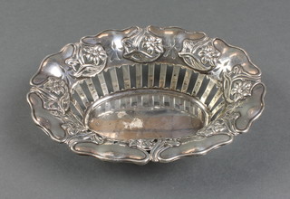 An Edwardian repousse silver dish with Art Nouveau style floral decoration, Birmingham 1905, 52 grams, 5 3/4" 