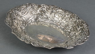 A Victorian repousse silver dish with presentation inscription Chester 1894 9", 160 grams