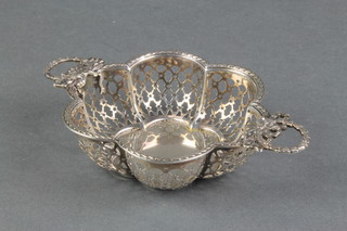 A silver pierced 2 handled dish with ribbon decoration Birmingham 1912, 5 1/4", 62 grams