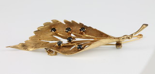 An 18ct yellow gold sapphire set leaf shaped brooch 9 grams 
