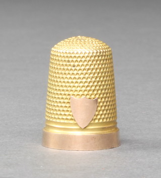 An Edwardian 9ct gold thimble, approx. 6 grams
