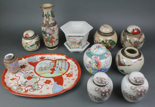 A Japanese crackle glazed club shaped vase 10" (chip to rim), 4 ditto ginger jars and covers (1 with lid missing) and other minor Oriental ceramics 