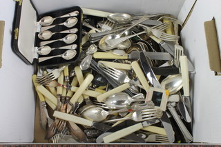 A cased set of silver plated teaspoons and minor plated cutlery 