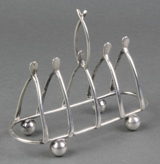 An unusual Edwardian novelty silver 5 bar toast rack in the form of wishbones on ball feet, Birmingham 1906, 4 1/2" 