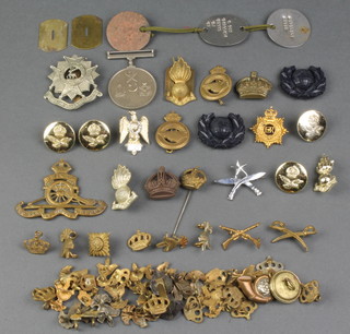 Minor First World War and later cap badges including a WWI Sweetheart card 