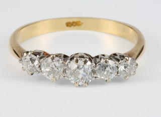 An 18ct yellow gold 5 stone graduated diamond ring size Q