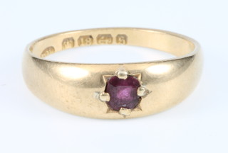 An 18ct yellow gold ruby set gypsy ring 1892, size R 1/2