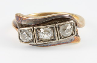 A stylish 18ct yellow gold 3 stone diamond ring, size N