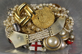 A quantity of imitation pearl and other costume jewellery