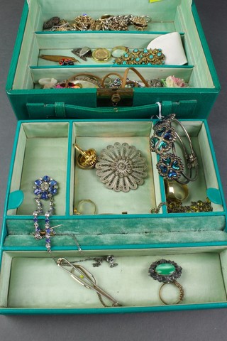 A jewellery box containing an enamelled Penfold golf pin and  minor costume jewellery 