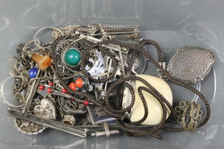 A quantity of mainly silver costume jewellery 