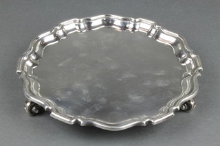 An Edwardian silver card tray with Chippendale rim on scroll feet, London 1910, 8" 
