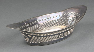 A Victorian silver boat shaped pierced dish, Sheffield 1898, 100 grams 8" 