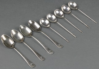 4 silver coffee spoons with shell handles, 5 coffee spoons (lacking bean ends) 60 grams