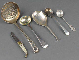 A silver sifter spoon with pierced handle, 4 other spoons, a miniature pocket knife and a Mary Teresa Taler, weighable silver 35 grams