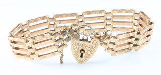 A 9ct gold gate link bracelet with padlock 15 grams