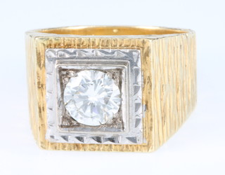 A gentleman's 18ct yellow gold bark finish single stone diamond ring, the brilliant cut stone approx. 1.25ct, size T 