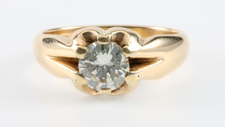 An 18ct yellow gold single stone claw set diamond ring, approx 1.03ct, size P