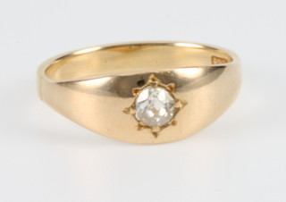 A gentleman's 18ct yellow gold single stone gypsy set diamond ring size J 1/2