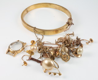 Minor gold jewellery, approx 7 grams, a gilt bangle etc 