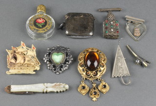 A silver vesta and minor Victorian and other costume jewellery 