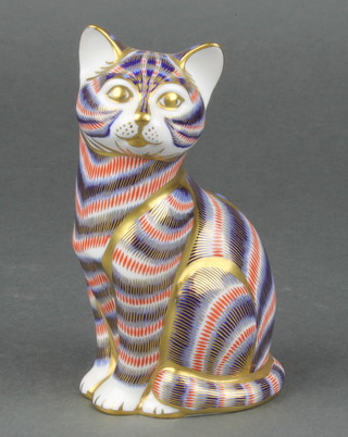 A Royal Crown Derby Japan pattern paperweight in the form of a seated cat 5"