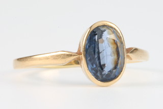 An 18ct yellow gold oval sapphire ring Size Q