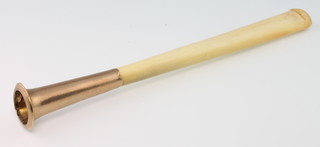 An Edwardian 9ct yellow gold mounted cigarette holder in a fitted case 