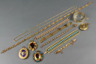 A quantity of Victorian and later gilt jewellery