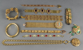 A quantity of Victorian and other gilt jewellery