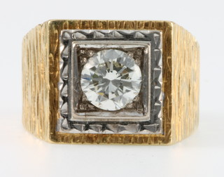 A gentleman's 18ct yellow gold bark finish single stone diamond ring, the brilliant cut stone approx. 1.25ct, size T 