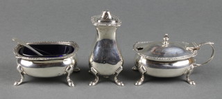 A silver 4 piece condiment set with shell decoration, London 1936, 188gr