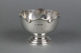 An Edwardian silver pedestal bowl London 1904 156gr 4"