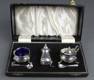 A silver 3 piece condiment set and spoons Birmingham 1975 132gr