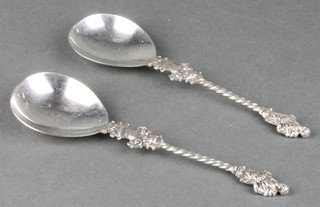 A pair of Edwardian silver apostle spoons with spiral stems, London 1908 96 grams, in a fitted case