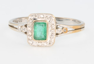 An 18ct white gold emerald and diamond ring, size O