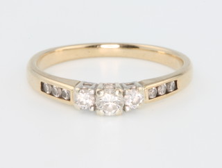 A 9ct yellow gold diamond ring, size K