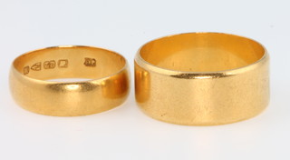 Two 22ct yellow gold wedding bands, sizes O and T, 13 .5 grams