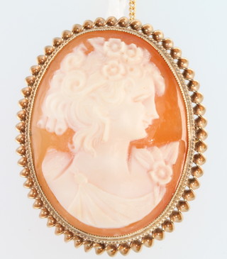 A 9ct yellow gold cameo brooch and an 18ct gold chain 2 grams