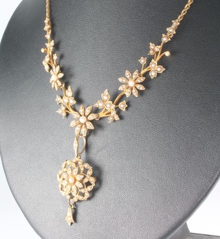 An Edwardian 15ct yellow gold seed pearl necklace and earrings 