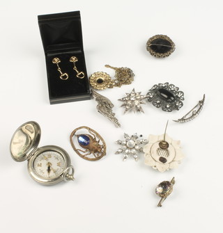 A Victorian paste star brooch and minor costume jewellery