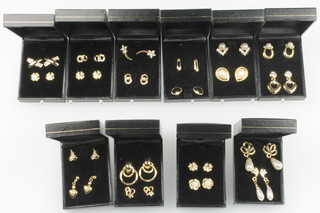 A small quantity of gilt earrings and studs 