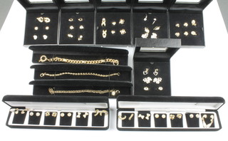 A collection of modern gilt jewellery