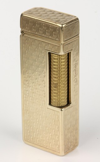 A 9ct yellow gold engine turned Dunhill cigarette lighter 