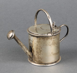 An Edwardian novelty silver miniature watering can by Mappin & Webb, London 1905, 83 gr