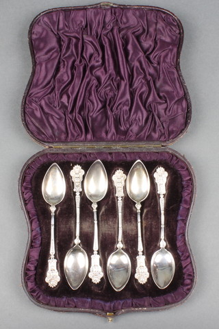 A cased set of Victorian silver teaspoons with figural terminals in a fancy shaped box, London 1890, 67g 
