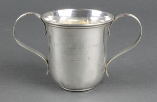 A Victorian silver 2 handled trophy cup with presentation inscription, London 1899 3" 