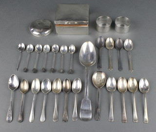 A pair of silver napkin rings Sheffield 1925, 92 grams, minor spoons etc 285 grams weighable silver 
